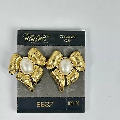 Vintage TRIFARI TM Gold Tone PEARL CABOCHON Bow Clip EARRINGS • $23.39