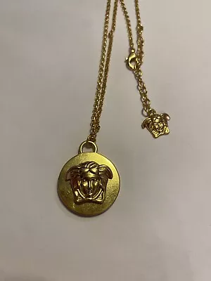 Versace Medallion Necklace • $0.99