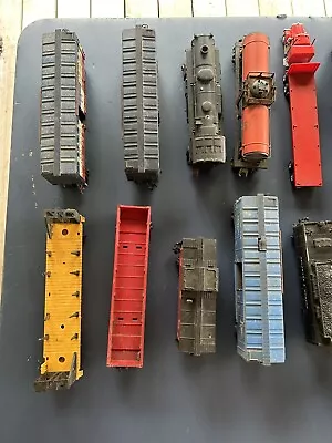 LIONEL TRAIN SET WITH 2065 & 1400 STEAM ENGINE 16 Pieces UNTESTED ? 👀  Parts!! • $68.99