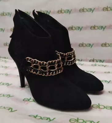 New B MAKOWSKY Size 7.0 HOLLY High Heel Ankle Boots Goldtone Chain Detail Black • $21.99