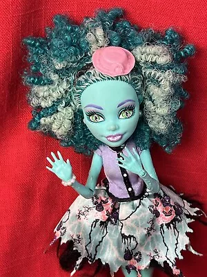 HONEY SWAMP DOLL MONSTER HIGH Frights Camera Action Hauntlywood  SCARILY SWEET! • $49