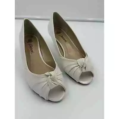 J. Renee Women’s Heels Size 8 Ivory Cream Shoes New • $29.97