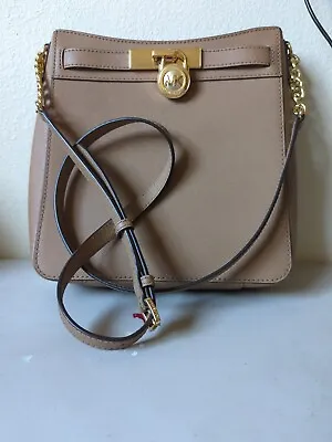 MICHAEL KORS HAMILTON LEATHER MEDIUM TOP ZIP CHAIN LINK MESSENGER BAG In OYSTER! • $65