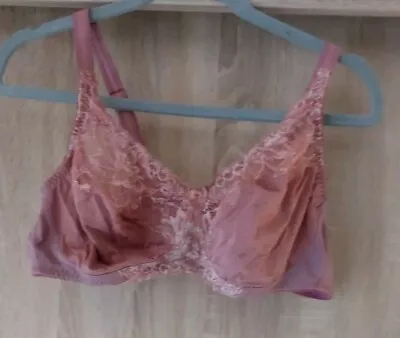 M&S SIZE 44B Cup LACEY NON WIRED  BRA VERY COMFORTABLE • £3