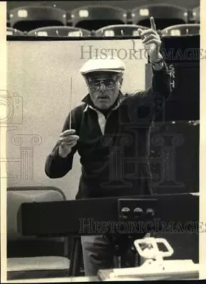 1986 Press Photo Music Director Milton Greene At The Music Man - Lrp25676 • $17.99