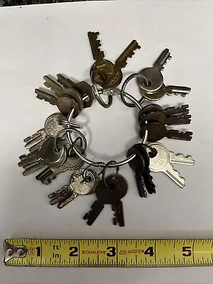 $9.95 • Buy Lot Of 25 Vintage Antique  Small Keys