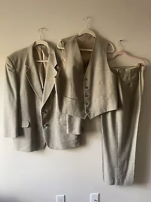   Vintage Jean Pierre Mens 3 Piece Suit Size 43L/ 34Wx26.5L • $34.99