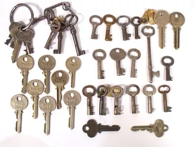 Lot Of 19 Vintage Skeleton Keys And 9 Yale & Towne Keys - 34 Total • $25.49