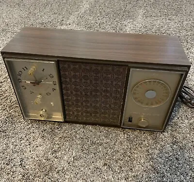 Vintage Zenith AM FM Tube Table Clock Radio Model M729 • $49