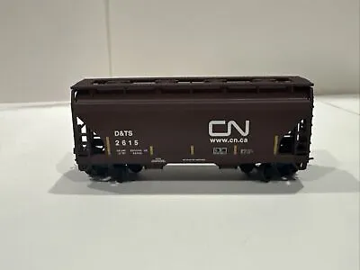 N Scale Atlas Trainman 50 001-868 PS-2 Covered Hopper  Canadian National #2615 • $18