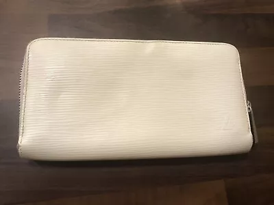 Louis Vuitton Ivory Epi Leather Zippy Wallet  • £140