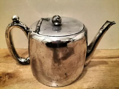 Vintage Walker & Hall Sheffield Silver Plated Tea / Coffee Pot. • £10