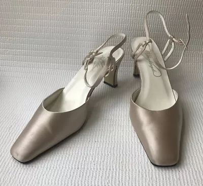 Michaelangelo Womens “Gayle” Ivory Satin Heel Sz 7B Pre-owned • $23.95