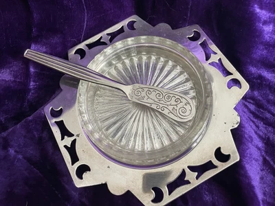 £4 • Buy Silver Plated Metal And Glass Butter Dish
