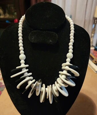 £26.56 • Buy Vintage MOD 1960's 1970s Black And White Plastic Geometric Disc's Necklace 