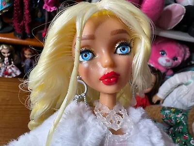 Mermaze Mermaidz Winter Waves Gwen Doll Collectible Preowned! • $19.99