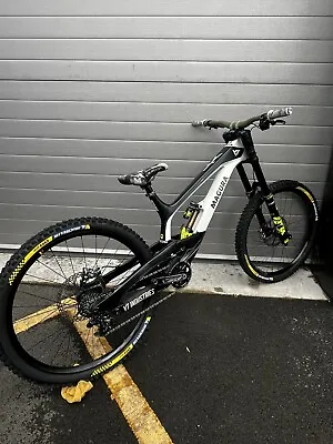 Yt Tues Downhill Bike • £2700