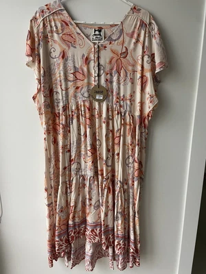 $25 • Buy Jaase Floral Dress Size 20