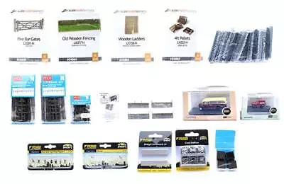 Various Brands 'n' Gauge Lot Of 17 Assorted Layout Accessories/ Figures/ Scenery • £69.50