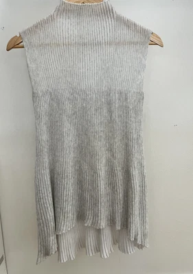 $40 • Buy Scanlan Theodore 10 Sleeveless Two Tone Top