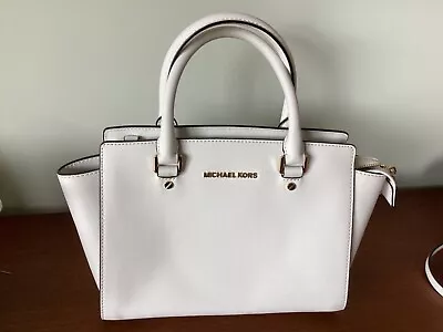 White Michael Kors Handbag • £39