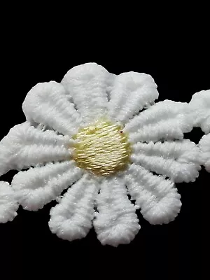 Guipure Daisy Lace Trim White With Lemon Centre 25mm Wide Sewing Crafts • £2.50