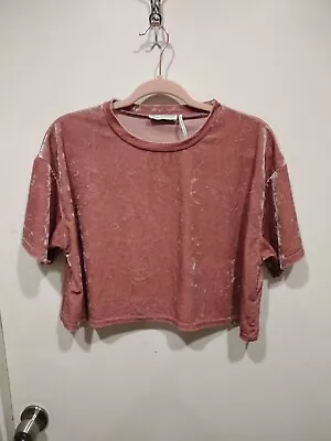 Urban Outfitters Pink Crushed Velvet Crew Neck Cropped T-Shirt Size M -Casual  • $13.46