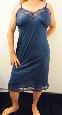 $39.87 • Buy Dreamy Bayonne Vintage Navy Blue Slippery Soft Nylon Lace Full Slip 42 Evc