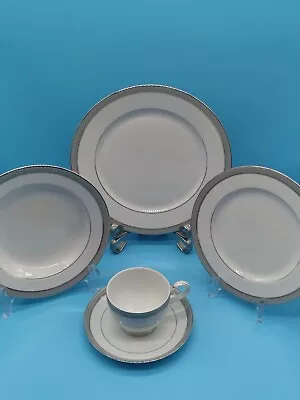 Mikasa Platinum Crown 5 Piece Place Setting Dinnerware L3428/705 With Box  • $30