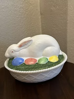 Easter Bunny On Nest With Eggs  Westmoreland Milk Glass Vintage Basket With Lid • $35