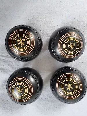 Henselite Supergrip Lawn Bowls Set Of 4 Size 4M Good Condition • £25