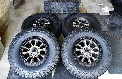 $2850 • Buy Jeep Wrangler HEMI 392 Rubicon Bead Lock 285/70R17 BFG Goodrich 33  All Terrain