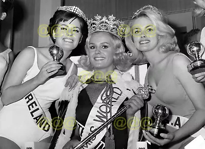 Photo - Miss World 1965 Miss UK (Lesley Langley) With Miss USA & Miss Ireland • $6.25