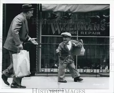 1976 Press Photo  W.C. Fields And Me  Rod Steiger & Billy Barty - DFPG78965 • $19.99