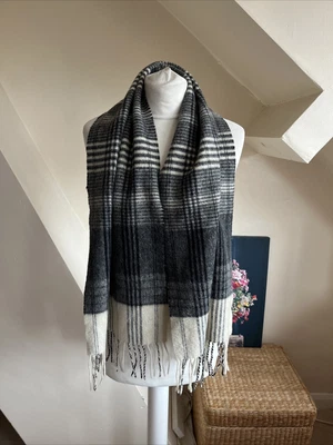 £25 • Buy New & Lingwood 100% Pure Cashmere Scarf
