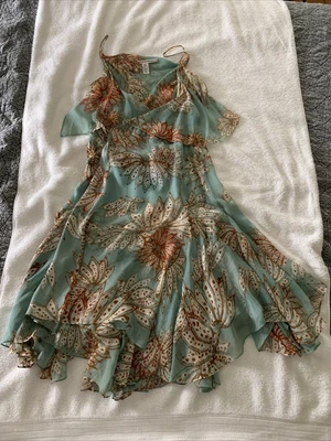 $80 • Buy Diane Von Furstenberg Tupai Wrap Dress Floral Size 8