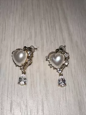 Luxury Heart And Pearl Rhinestone Piercing Women Fashion Gold Tone Earrings • $26.90