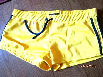 Victoria Ladies Short Shorts Size L Yellow Nwt • $13