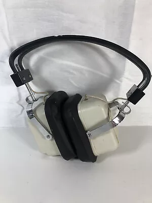 Triumph The HeadHugger Headset Five Transistor Portable Headphone Radio: Cream • $13.99