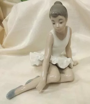 NAO Vintage 1985 Porcelain Ballerina Ballet Dancer Sitting On The Floor Figurine • £10.50