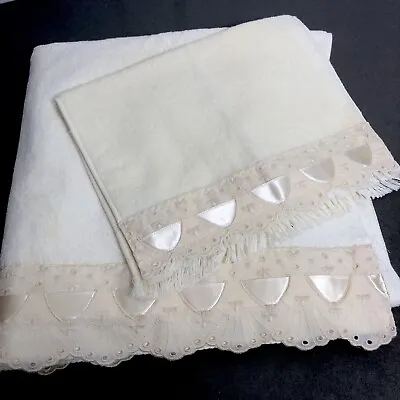 Vintage Laura Ashley Bath And Guest Towel Pale Yellow Cotton Satin Lace Trim • $31.34