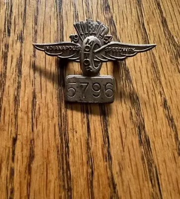 1957 Indianapolis Motor Speedway Indy 500 Pit Pass Badge Pin #5796 • $9.99