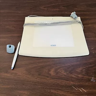 Wacom GD-0608-R Intuos Wired Drawing Graphics Tablet W/Cord & Stand & Pen • $24.99