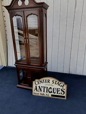 64564   Thomasville Lighted Curio China  Cabinet • $625