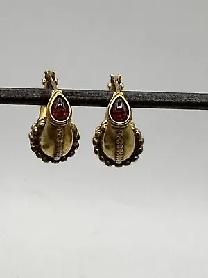 Metropolitan Museum Of Art Gold Tone Roman Earrings With Garnet Colored Stone • $41.81