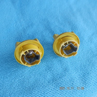 $22 • Buy Genuine Front Turn Signal Light Socket For Mercedes W124 W202 Yellow Color Set 2