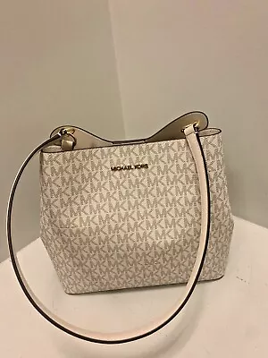 Michael Kors Pratt Medium Women Bucket Shoulder Handbag Purse Variation • $128