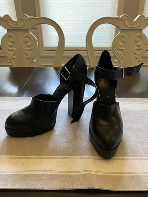 $25 • Buy Zara Black Buckle Strap Pump Size 11/41 EU