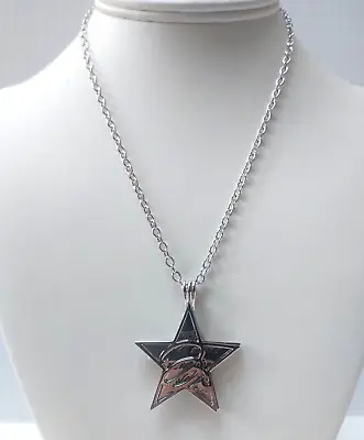 Fun Fashion Star Pendant Necklace 16 Inch Chain.  Silvertone • $10