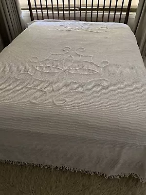 VINTAGE CHENILLE White CANDLEWICK Bedspread • $85